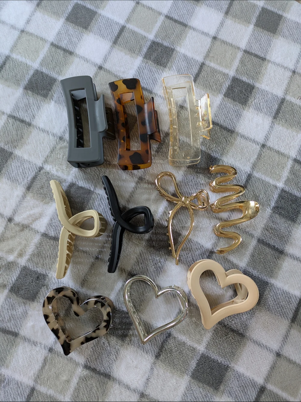 Assorted Women’s Hair Clips Set in Neutral, Black, Gold, and Tortoiseshell